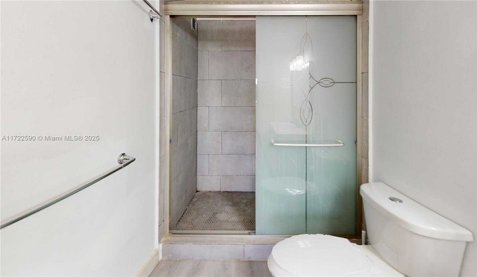 Small Image of 2500 PARKVIEW DR #1410, Hallandale Beach Number 26