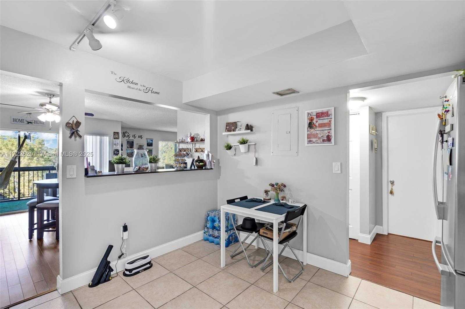 Small Image of 711 NORTH PINE ISLAND RD #406, Plantation Number 15
