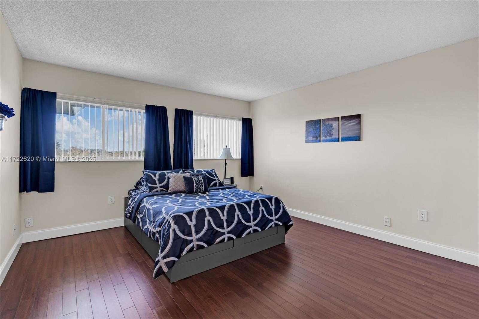 Small Image of 711 NORTH PINE ISLAND RD #406, Plantation Number 18
