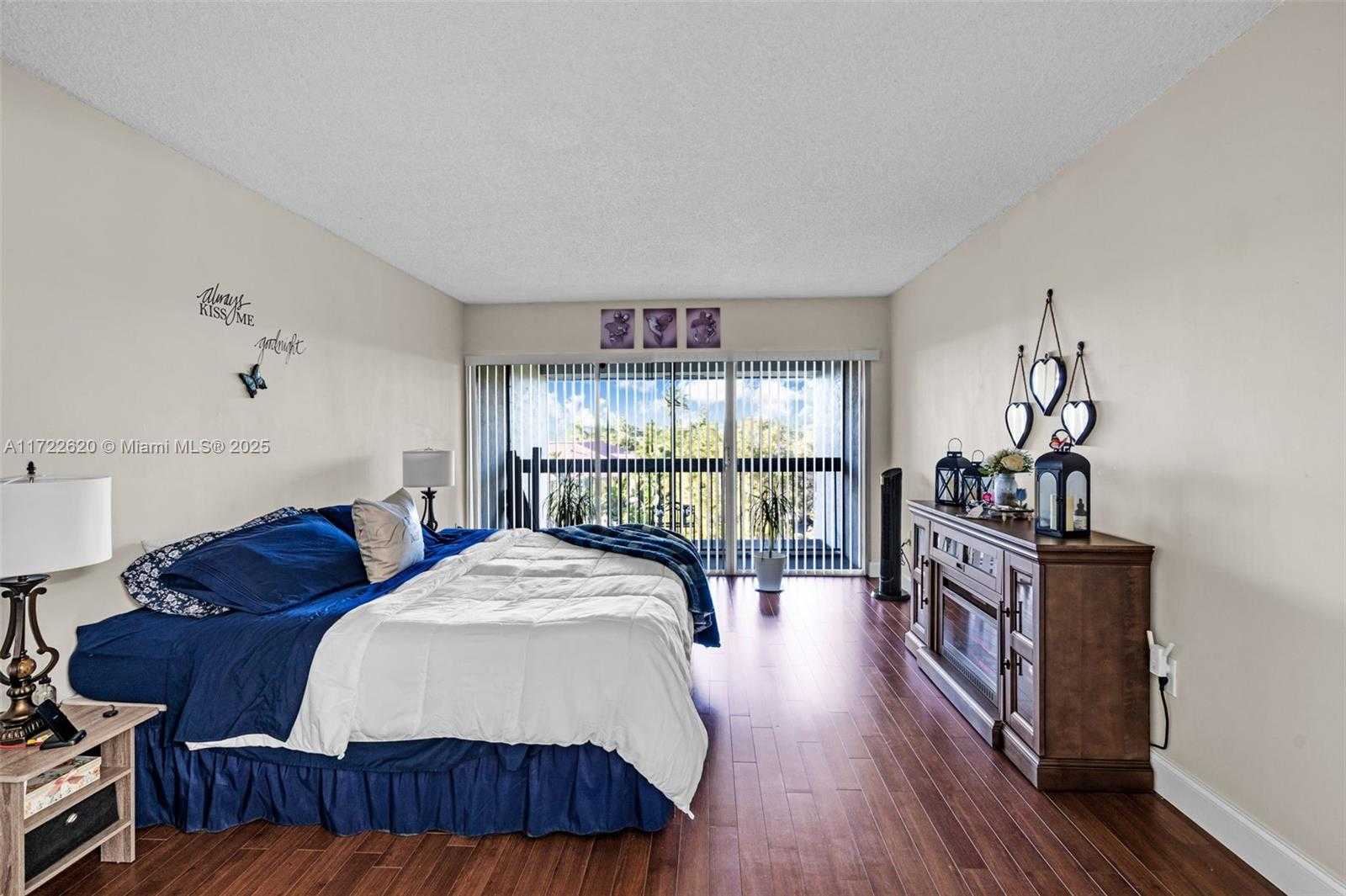 Small Image of 711 NORTH PINE ISLAND RD #406, Plantation Number 21