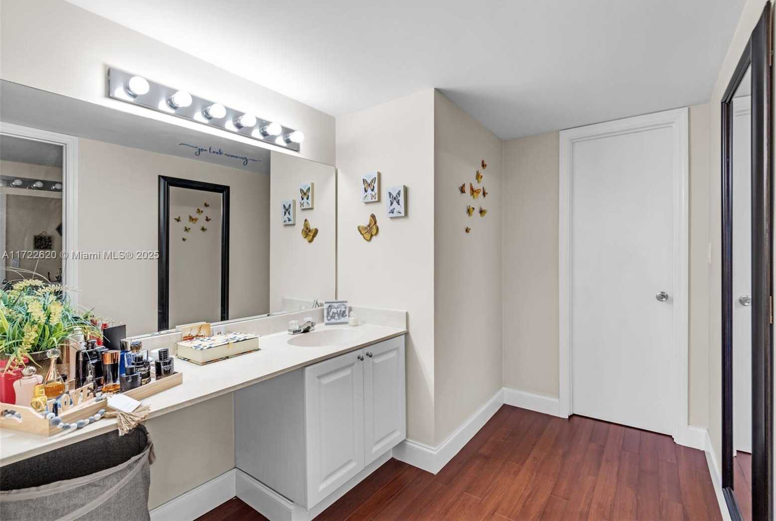 Small Image of 711 NORTH PINE ISLAND RD #406, Plantation Number 22