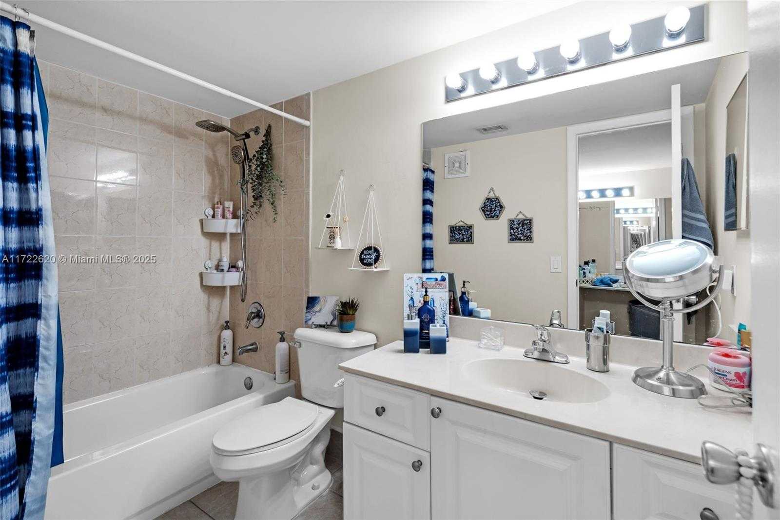 Small Image of 711 NORTH PINE ISLAND RD #406, Plantation Number 24