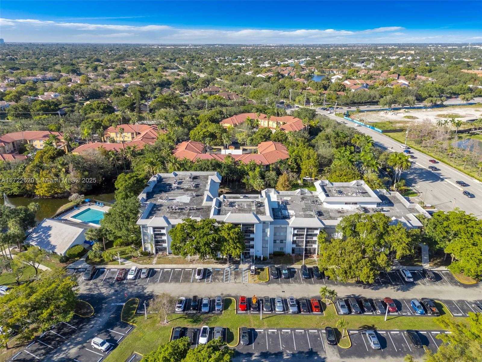 Small Image of 711 NORTH PINE ISLAND RD #406, Plantation Number 31