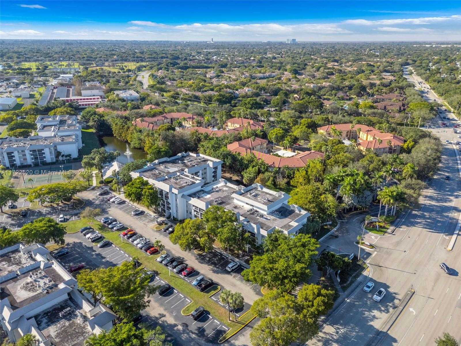 Small Image of 711 NORTH PINE ISLAND RD #406, Plantation Number 33