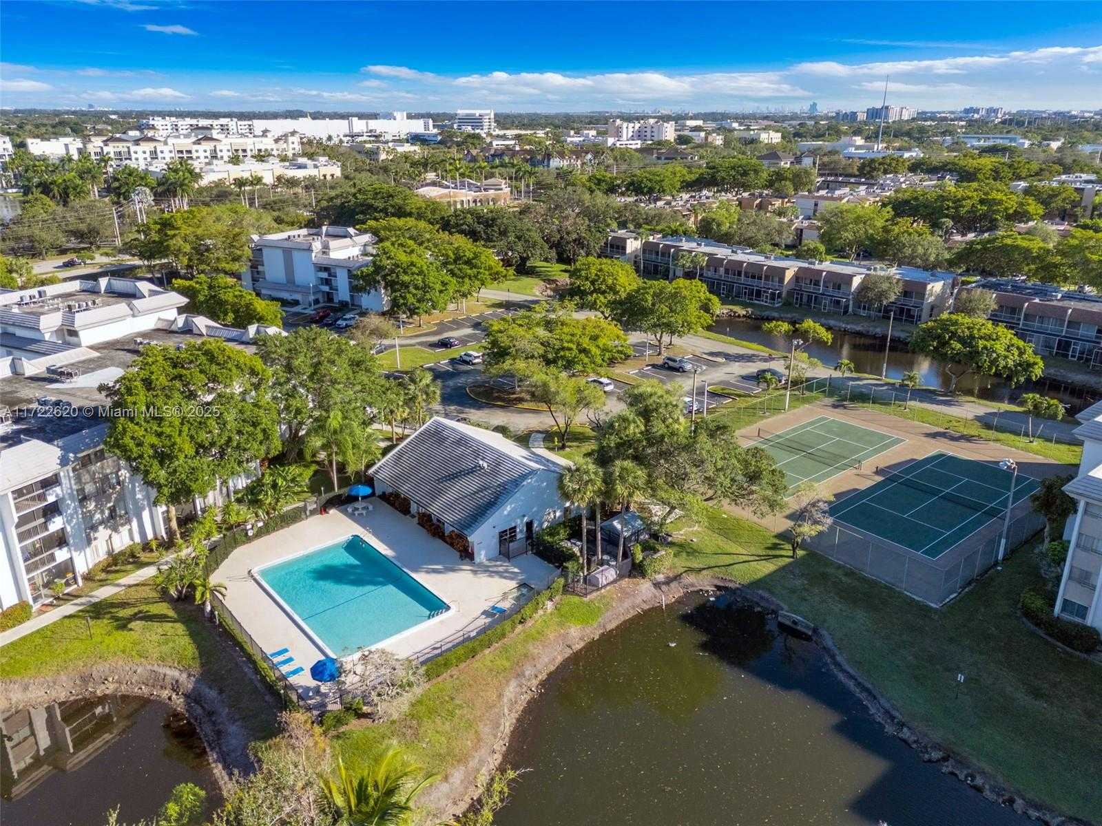 Small Image of 711 NORTH PINE ISLAND RD #406, Plantation Number 42