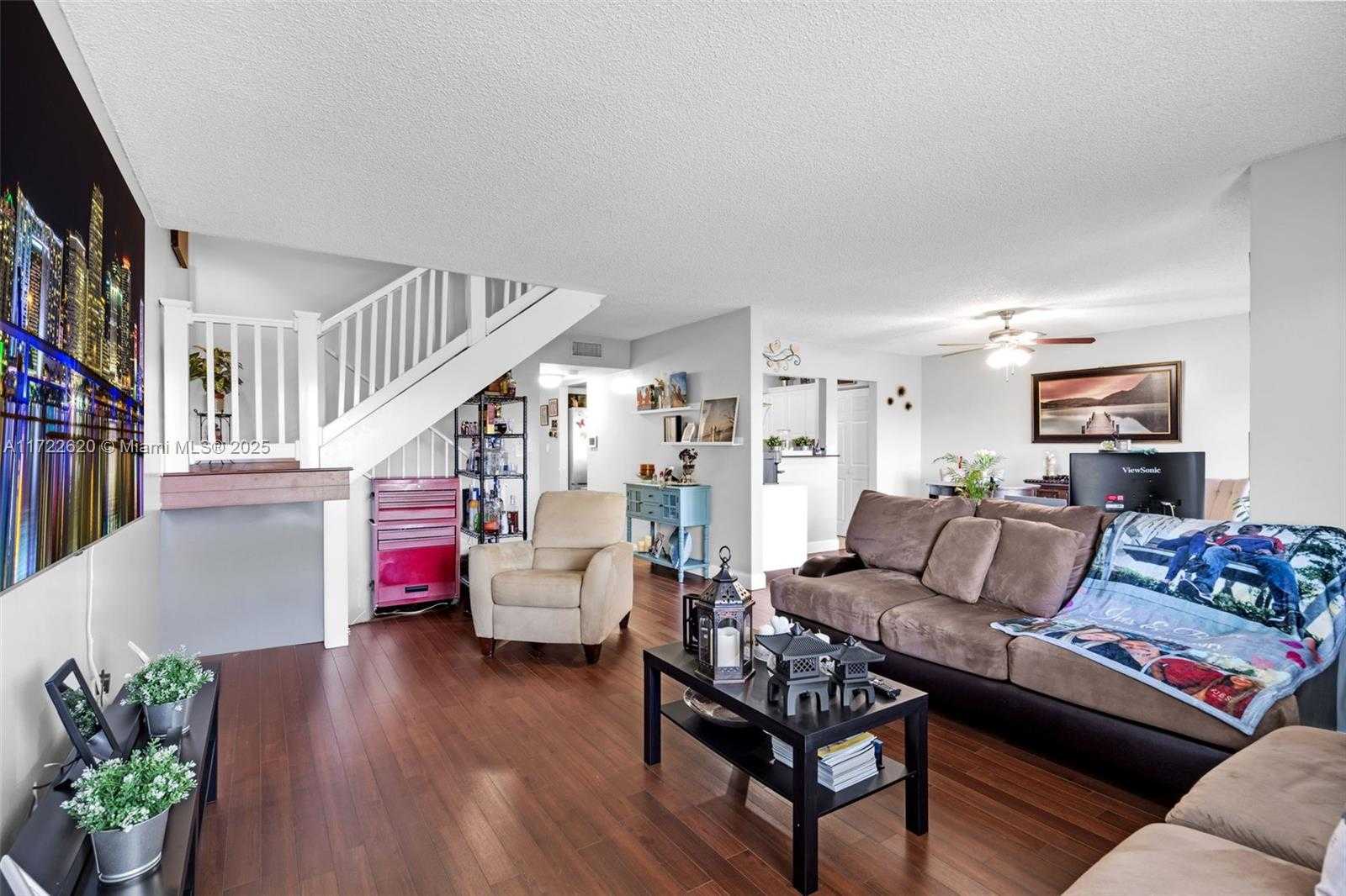Small Image of 711 NORTH PINE ISLAND RD #406, Plantation Number 9