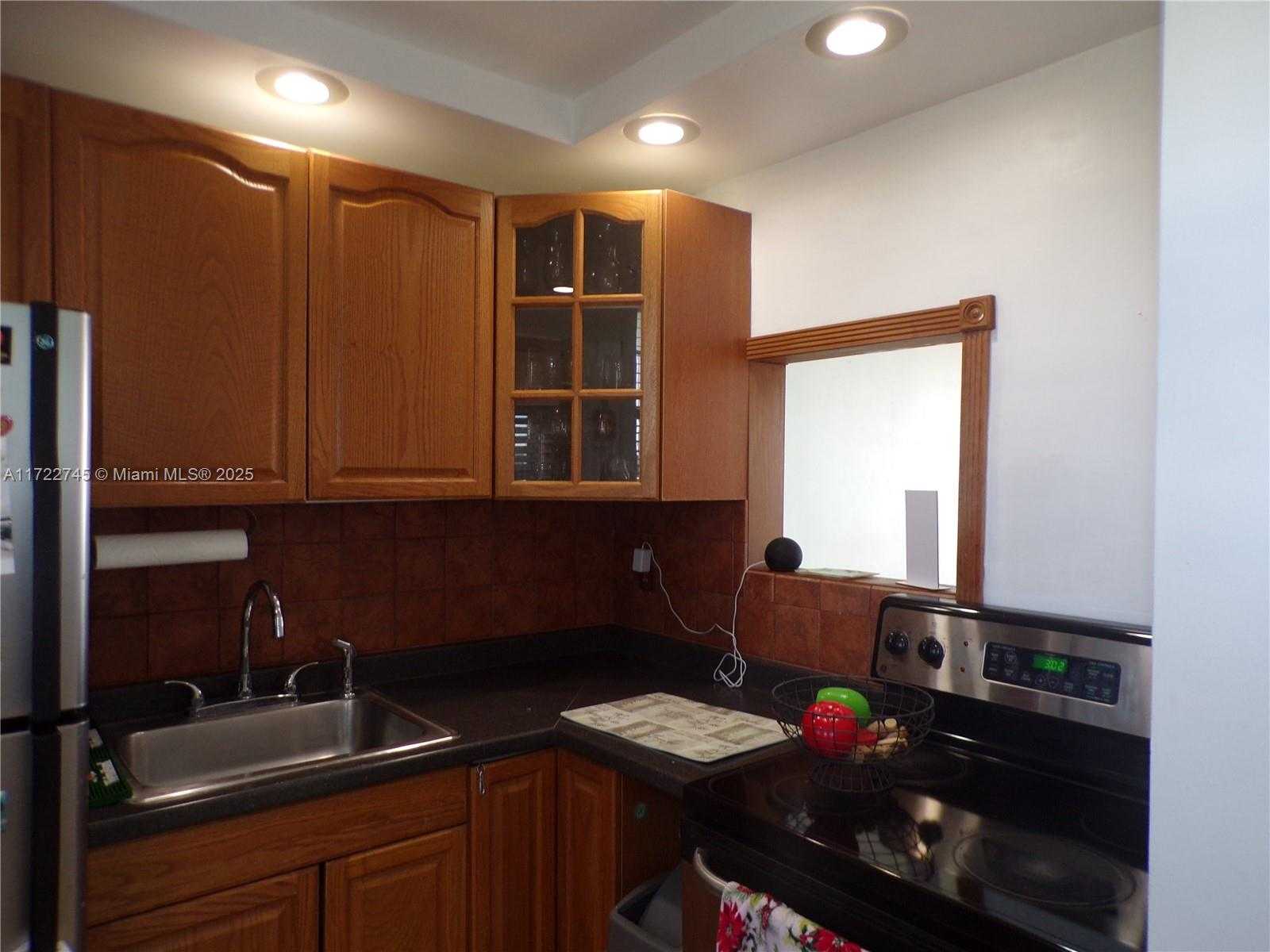 Small Image of 3010 MARCOS DR #R412, Aventura Number 36