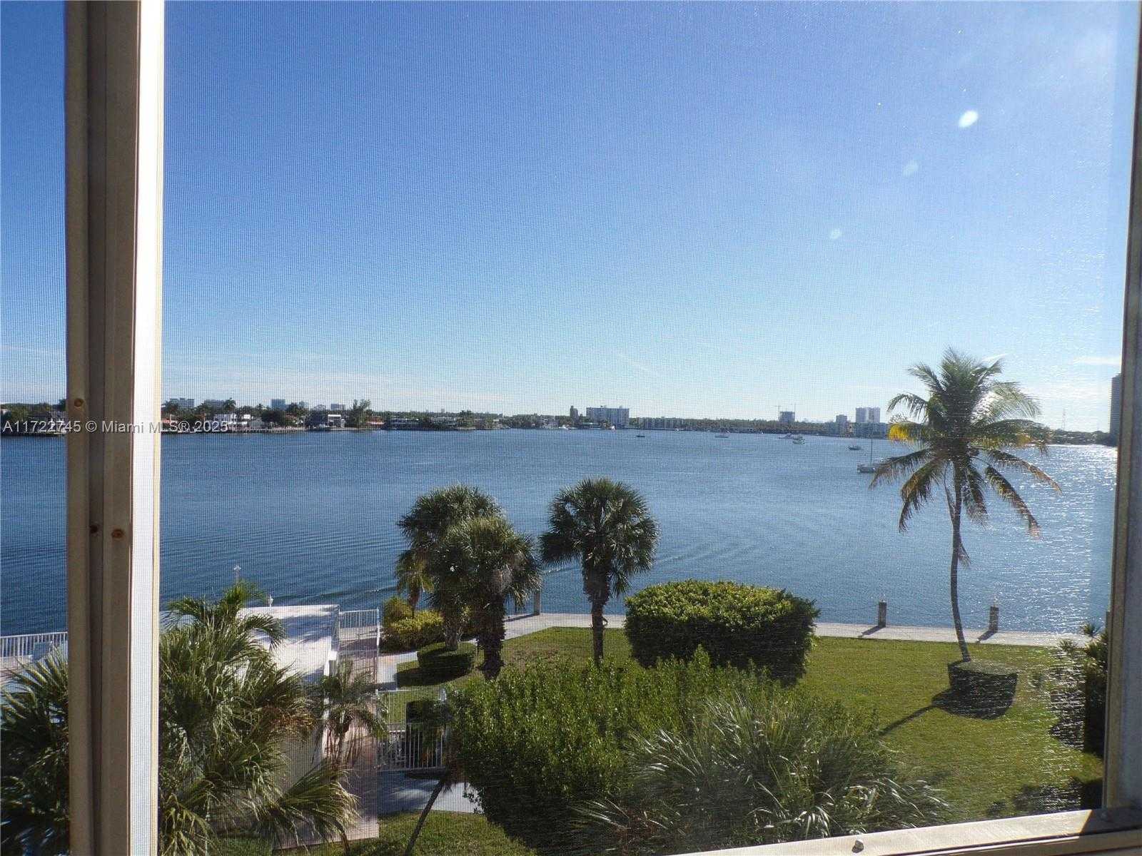 Small Image of 3010 MARCOS DR #R412, Aventura Number 9