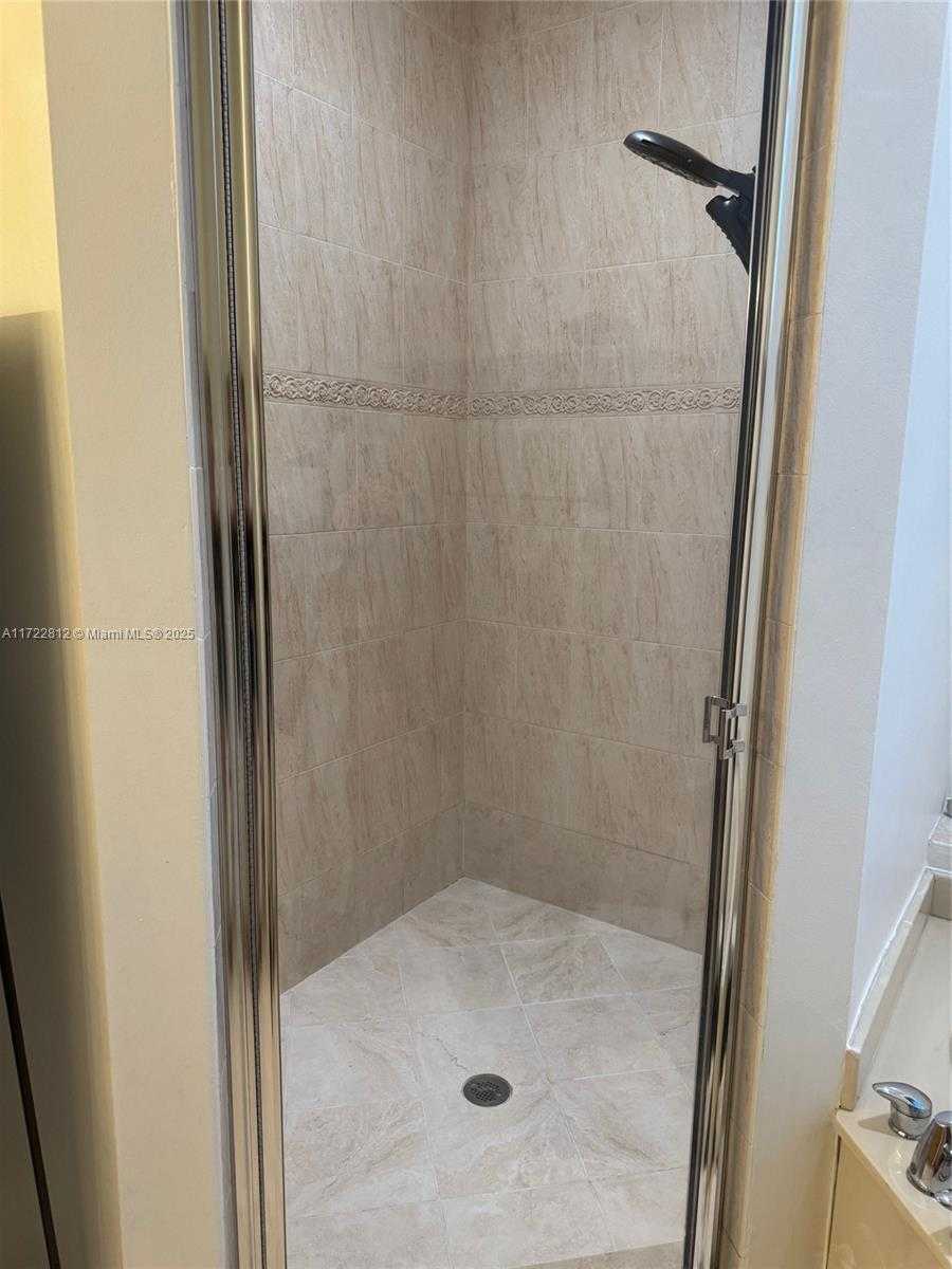 Small Image of 6421 BELLA CIR #303, Boynton Beach Number 10