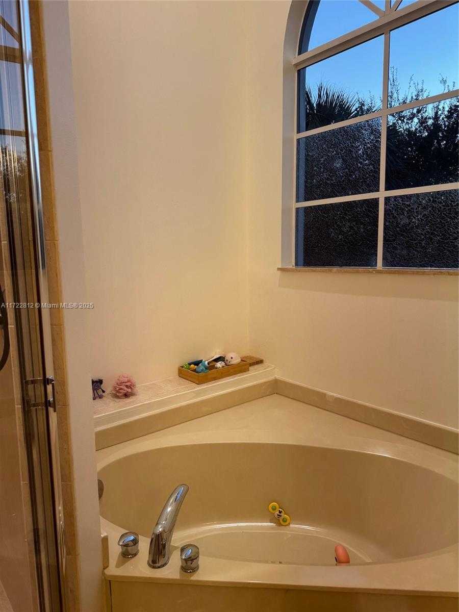 Small Image of 6421 BELLA CIR #303, Boynton Beach Number 11