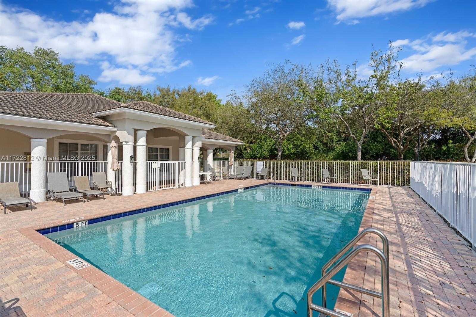 Small Image of 6421 BELLA CIR #303, Boynton Beach Number 2