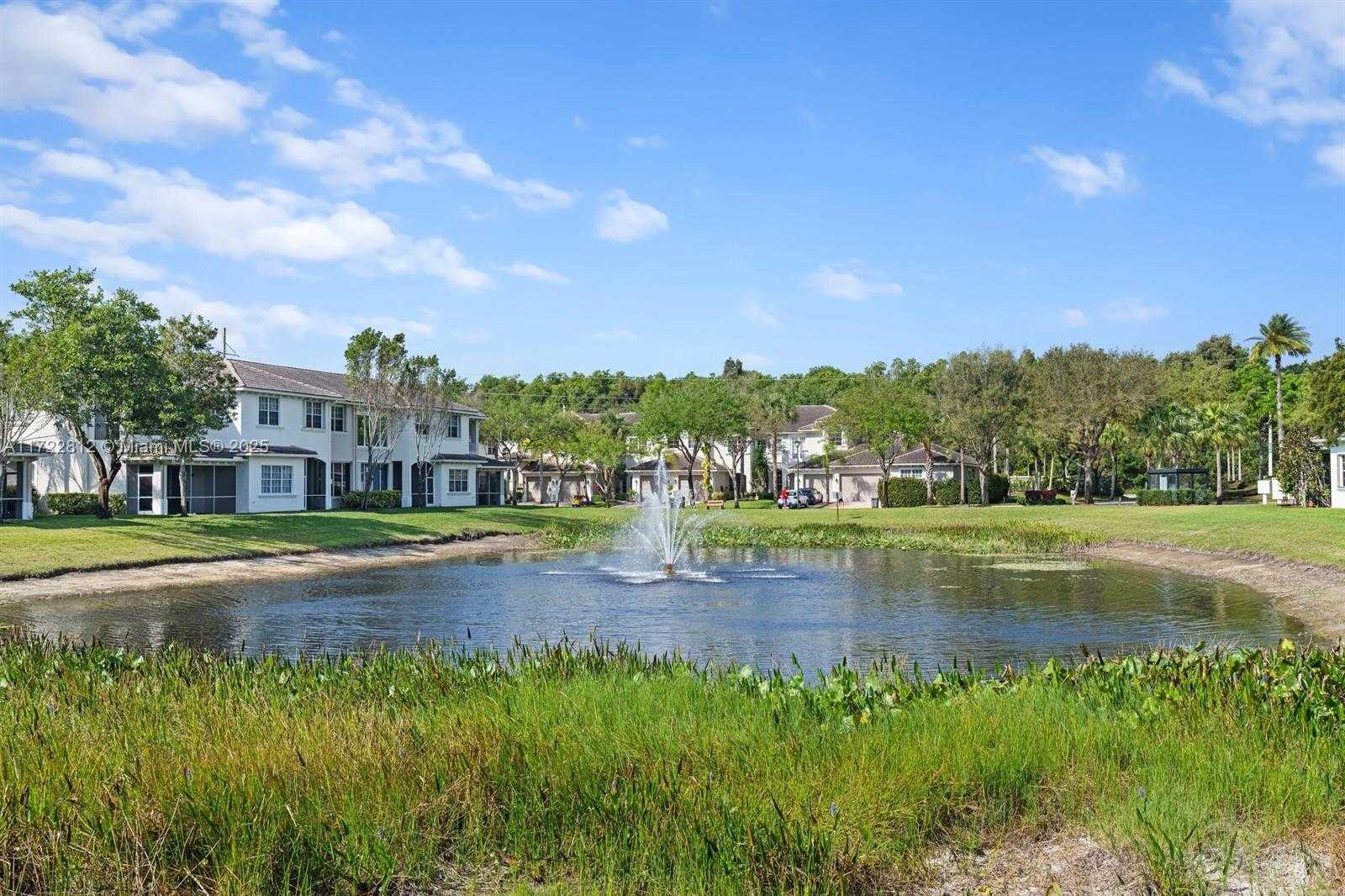 Small Image of 6421 BELLA CIR #303, Boynton Beach Number 3
