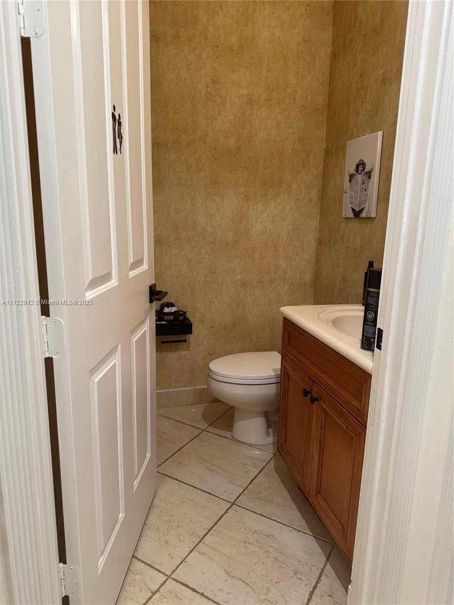 Small Image of 6421 BELLA CIR #303, Boynton Beach Number 6
