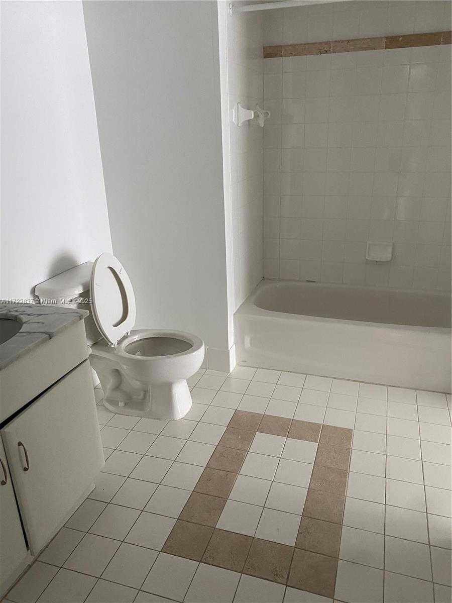 Small Image of 1200 BRICKELL BAY DR #2007, Miami Number 3