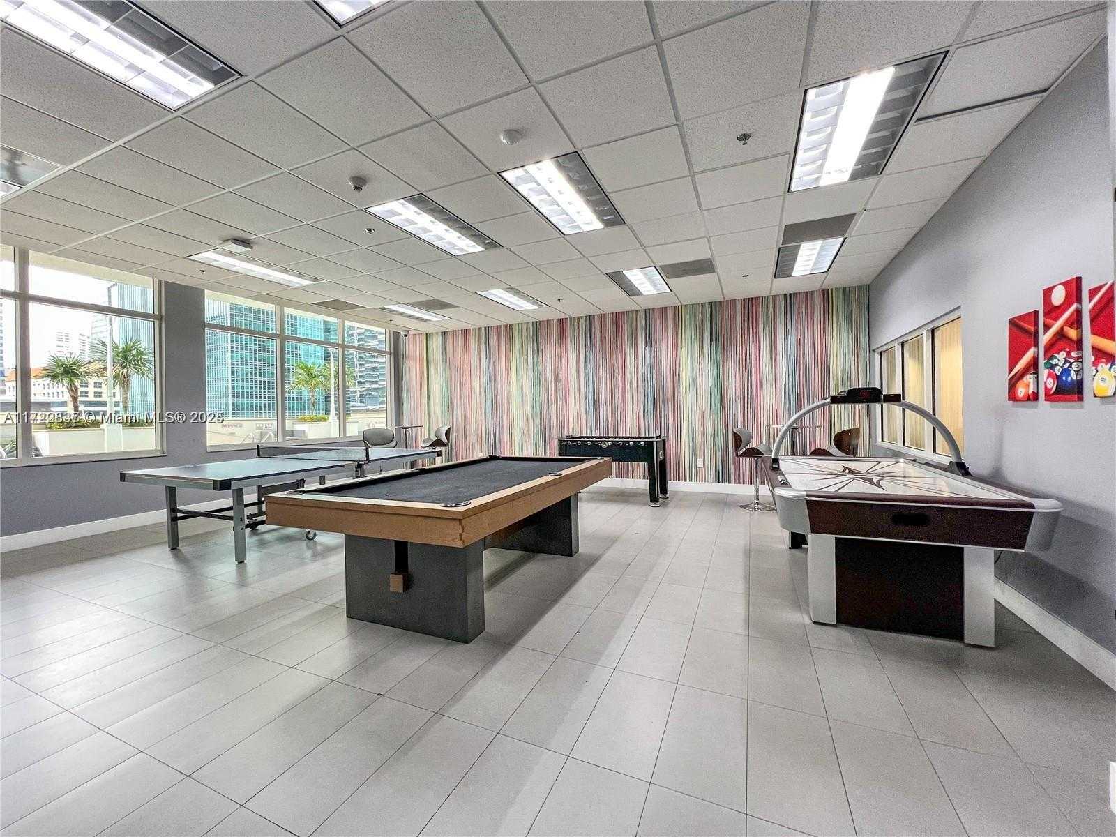 Small Image of 1200 BRICKELL BAY DR #2007, Miami Number 6