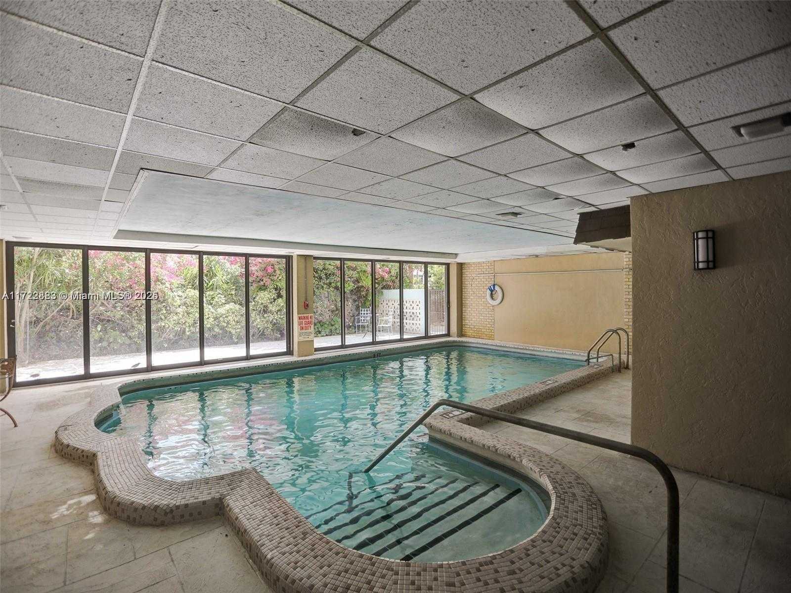 Small Image of 1800 COLLINS AVE #8B, Miami Beach Number 3