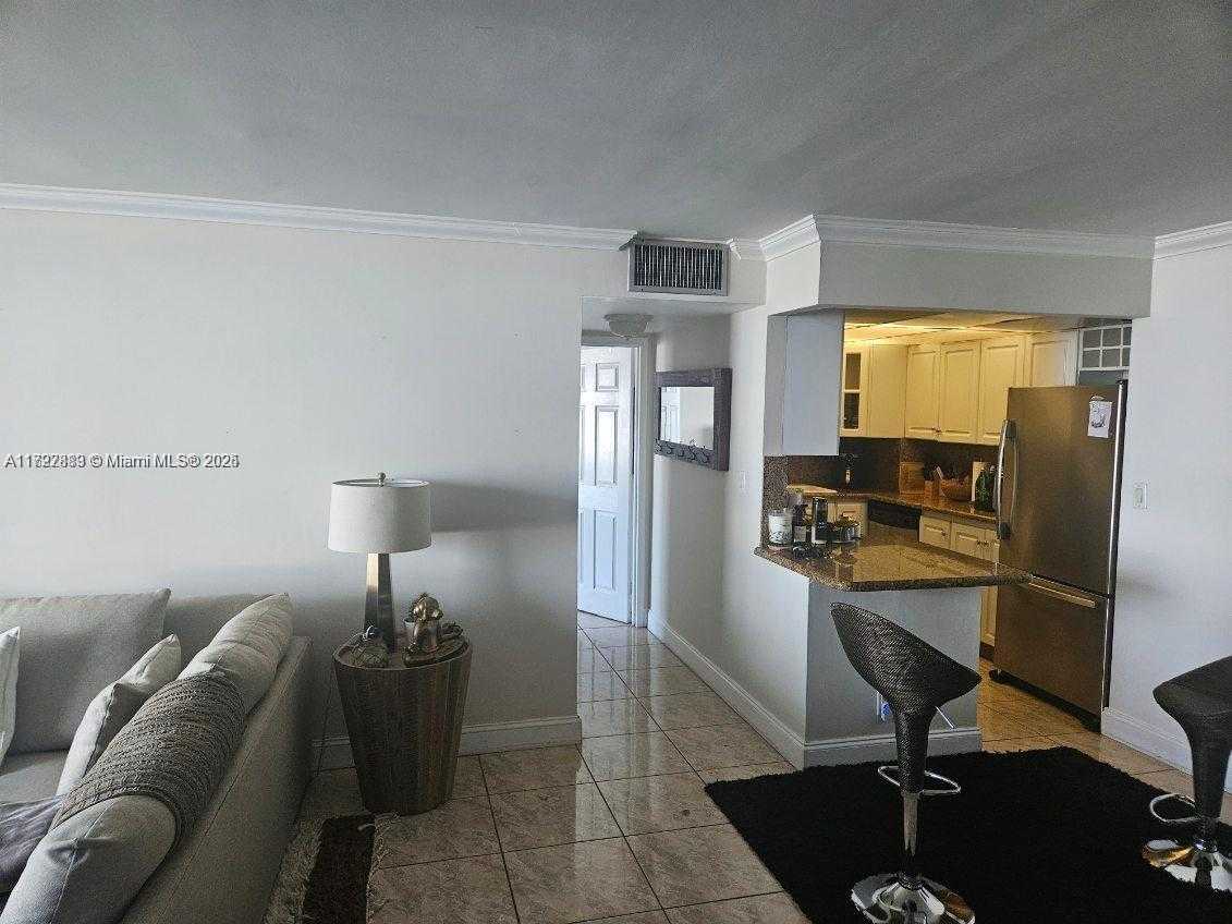 Small Image of 1800 COLLINS AVE #8B, Miami Beach Number 5