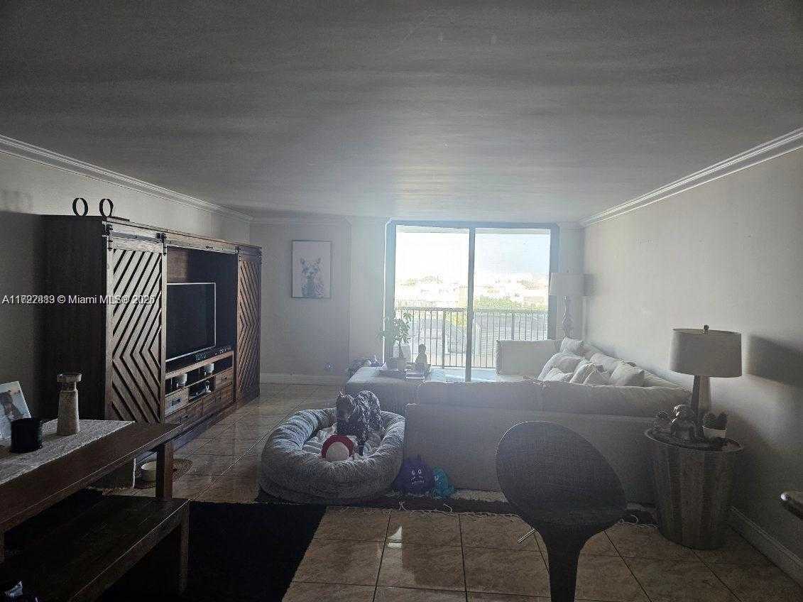 Small Image of 1800 COLLINS AVE #8B, Miami Beach Number 6