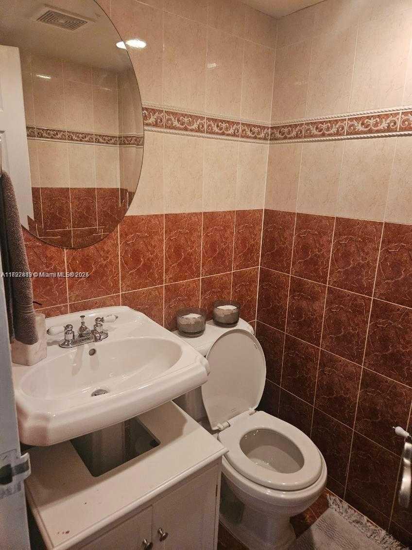 Small Image of 1800 COLLINS AVE #8B, Miami Beach Number 7