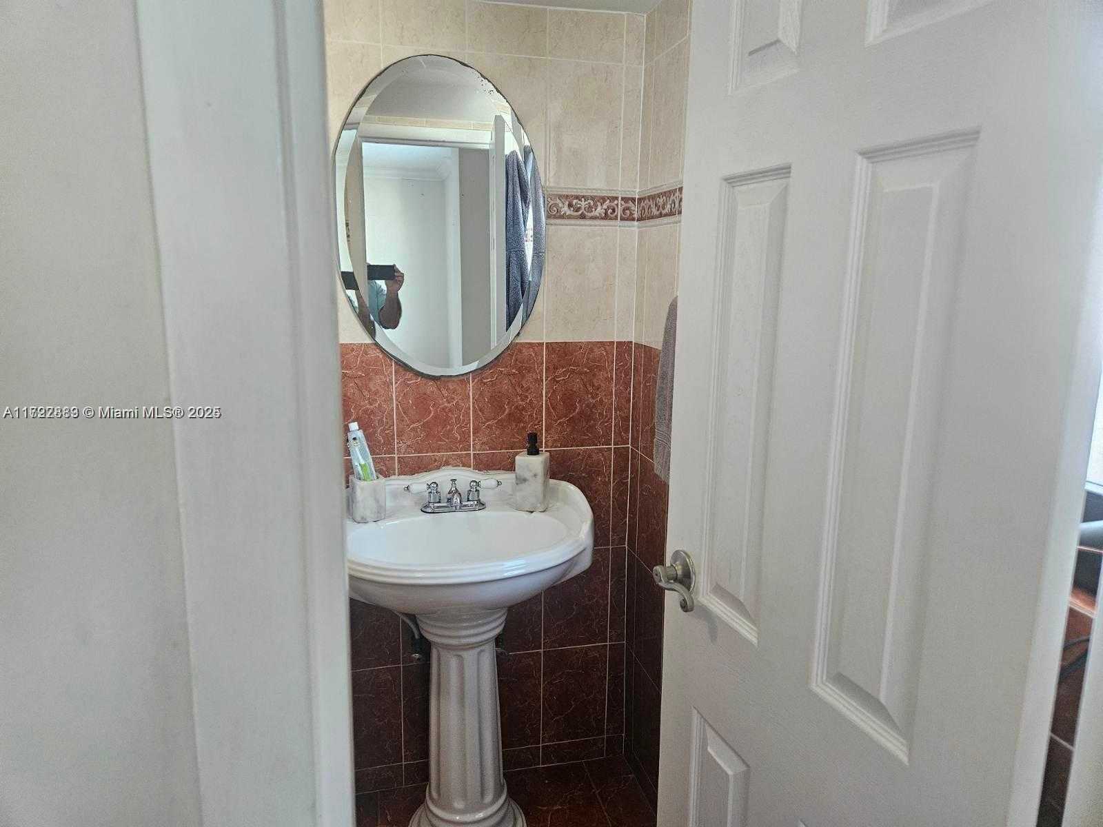 Small Image of 1800 COLLINS AVE #8B, Miami Beach Number 8