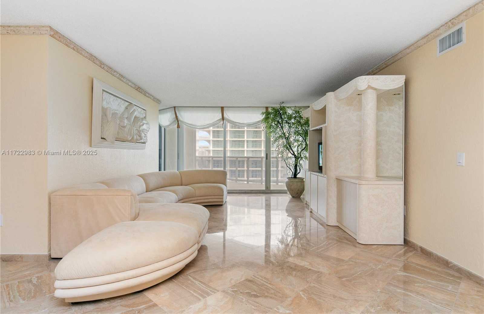 Small Image of 16711 #2104, Sunny Isles Beach Number 10