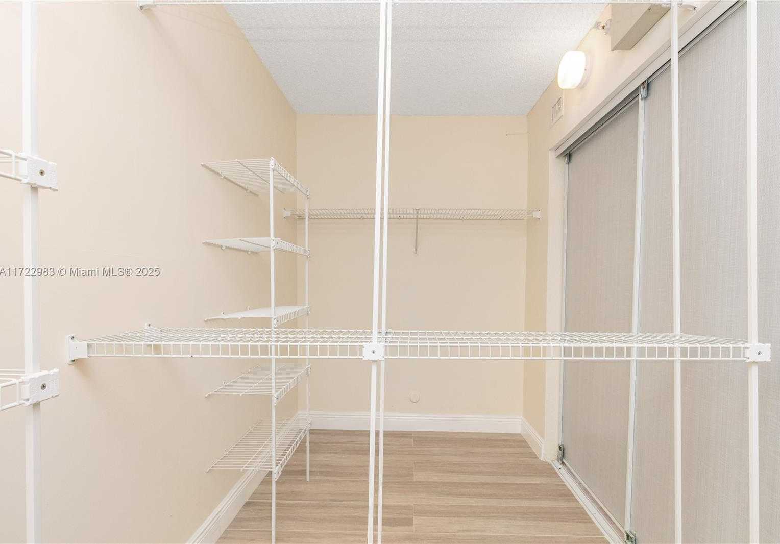 Small Image of 16711 #2104, Sunny Isles Beach Number 27
