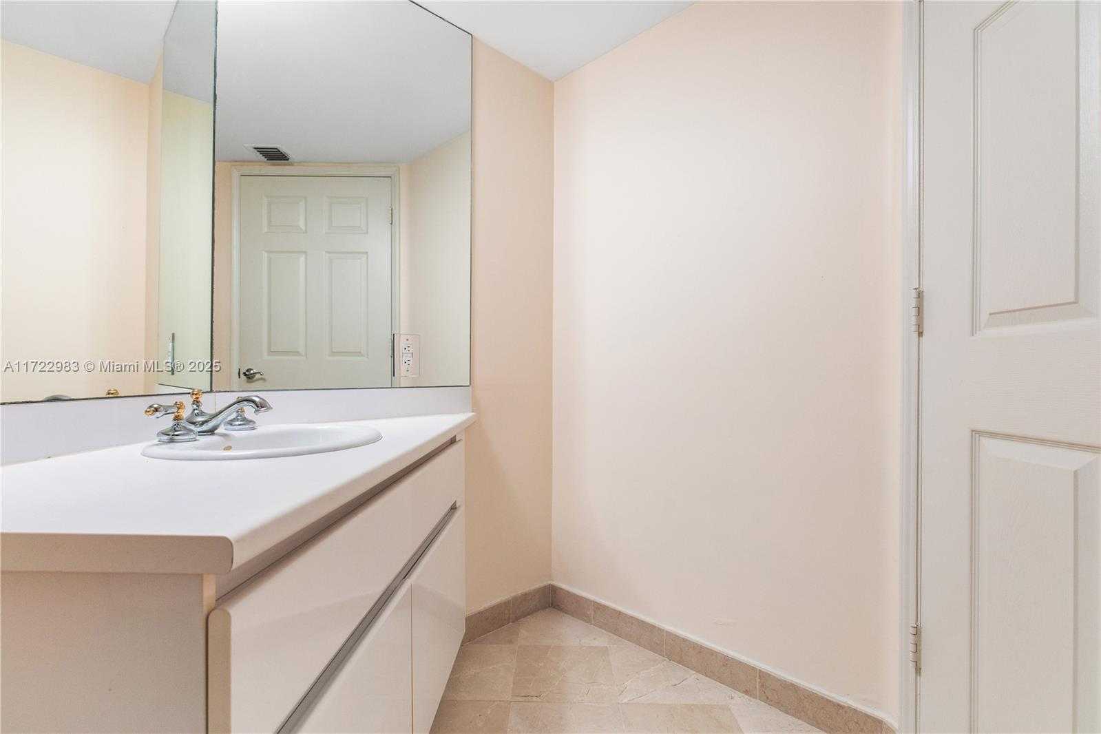 Small Image of 16711 #2104, Sunny Isles Beach Number 34