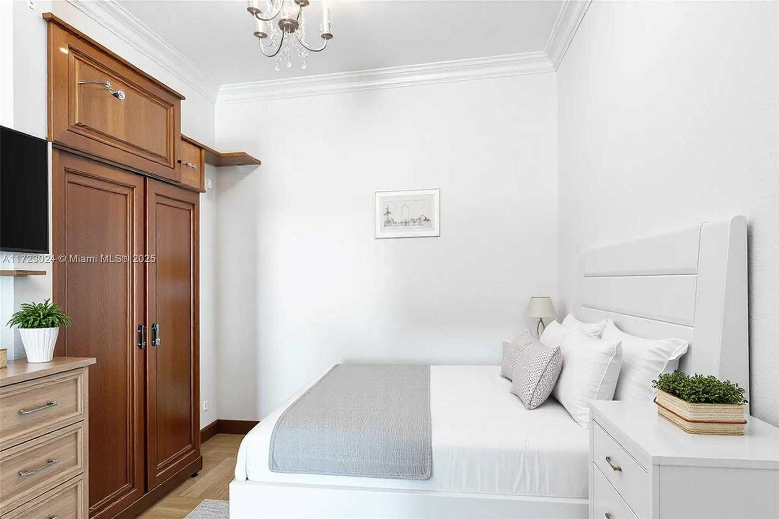Small Image of 19500 TURNBERRY WAY #9D, Aventura Number 10