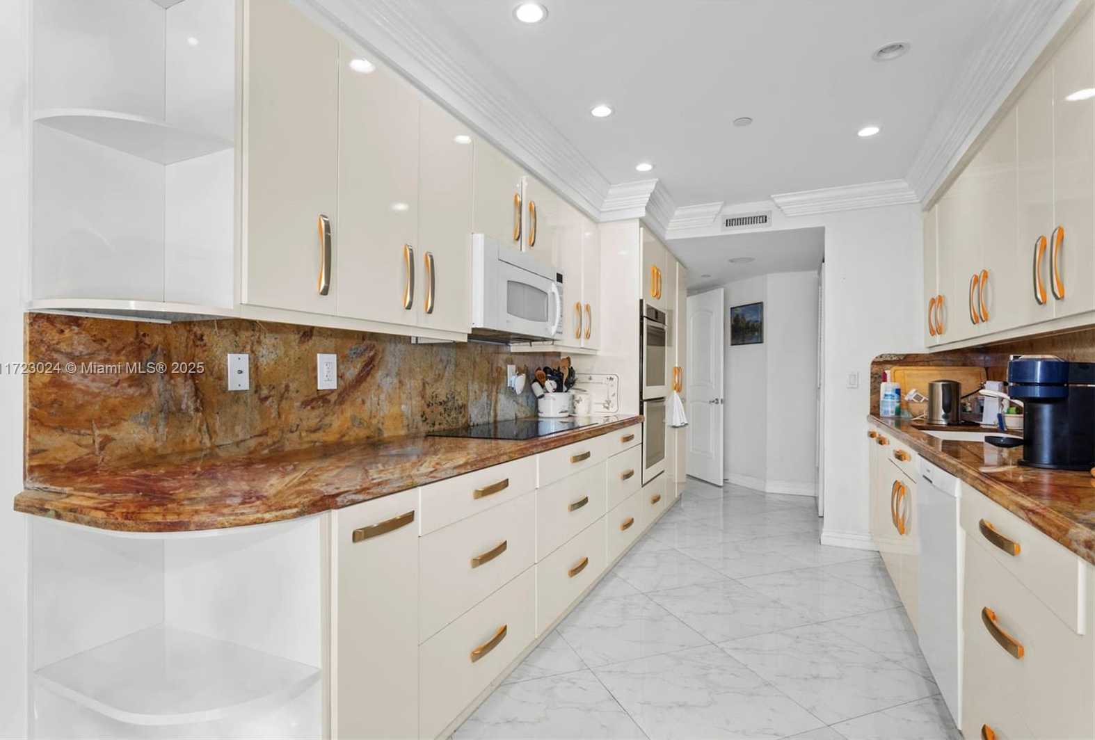Small Image of 19500 TURNBERRY WAY #9D, Aventura Number 25