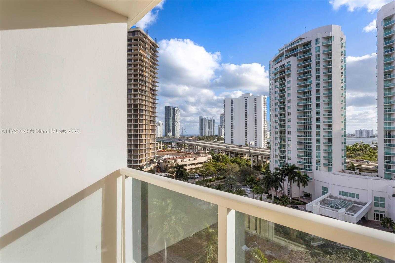 Small Image of 19500 TURNBERRY WAY #9D, Aventura Number 27
