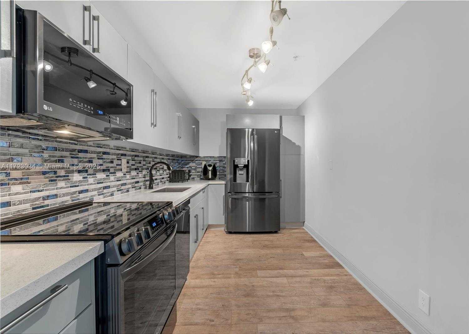 Small Image of 3000 SOUTH OCEAN DR #1122, Hollywood Number 9