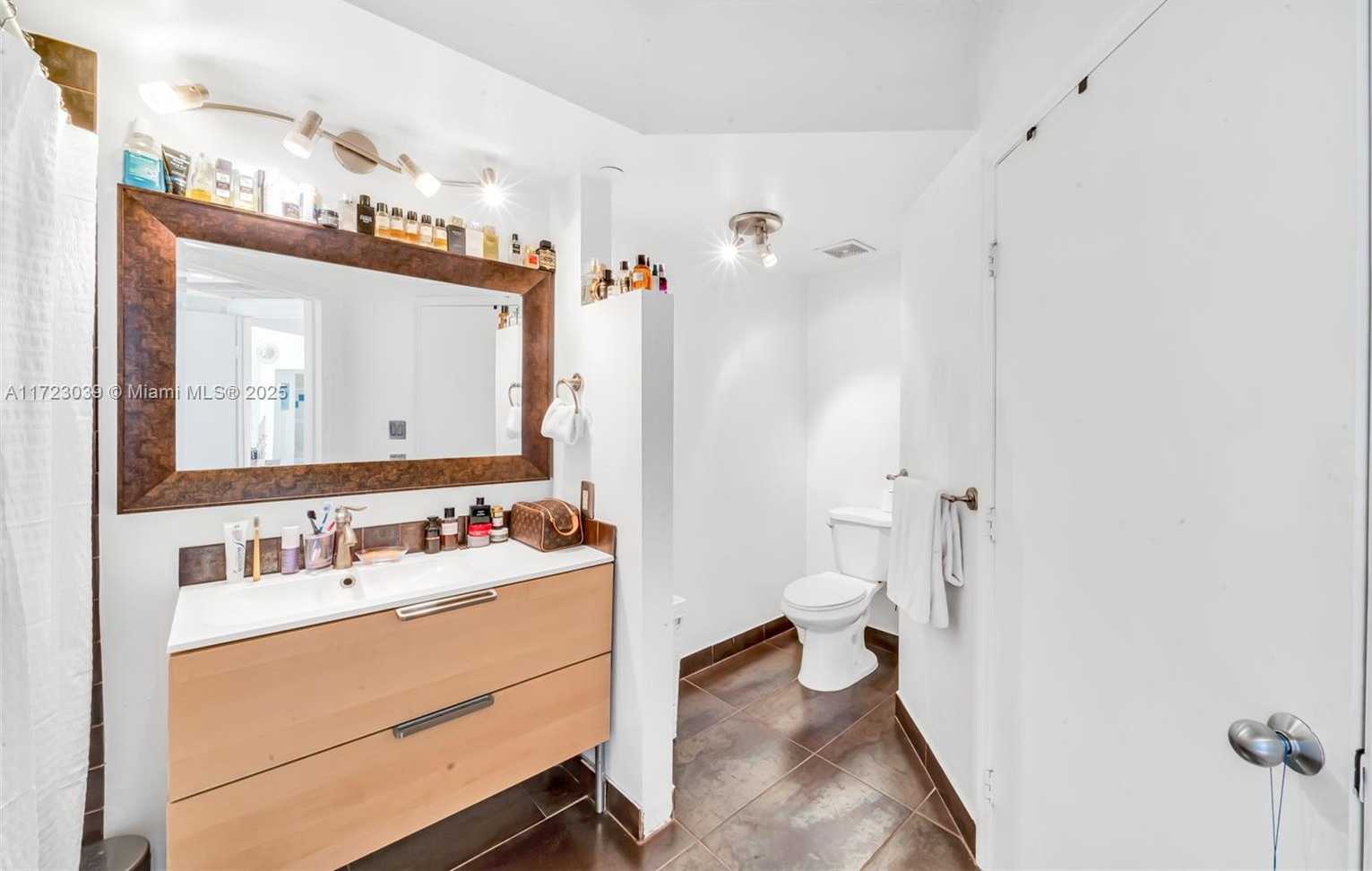 Small Image of 1330 WEST AVE #1904, Miami Beach Number 11
