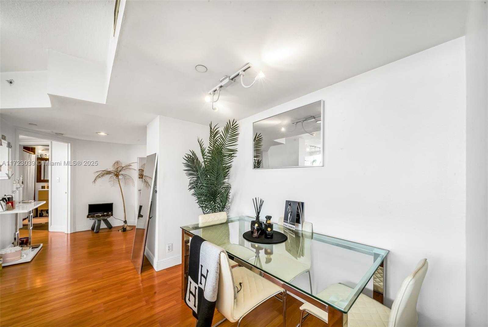 Small Image of 1330 WEST AVE #1904, Miami Beach Number 12