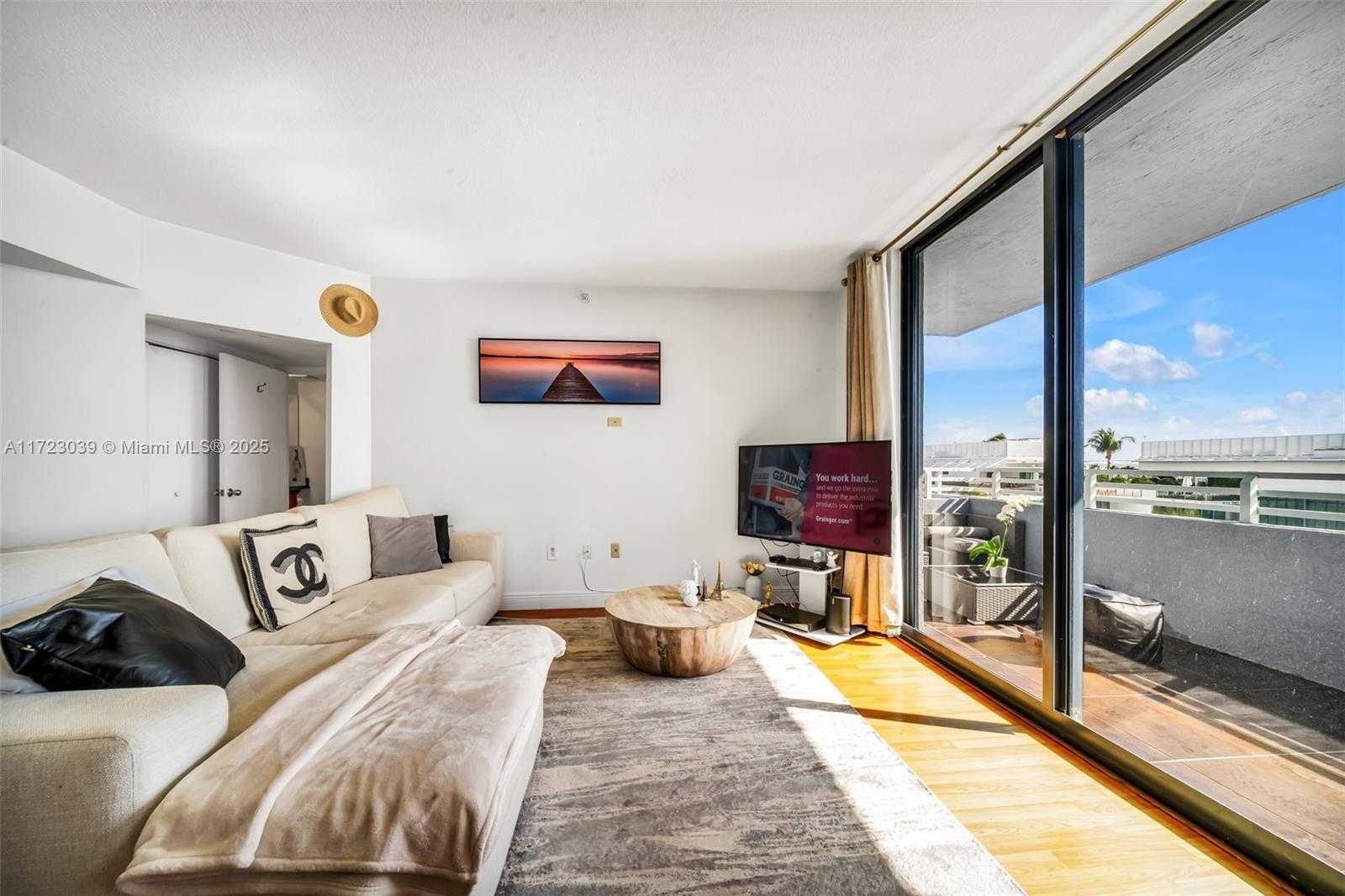 Small Image of 1330 WEST AVE #1904, Miami Beach Number 16