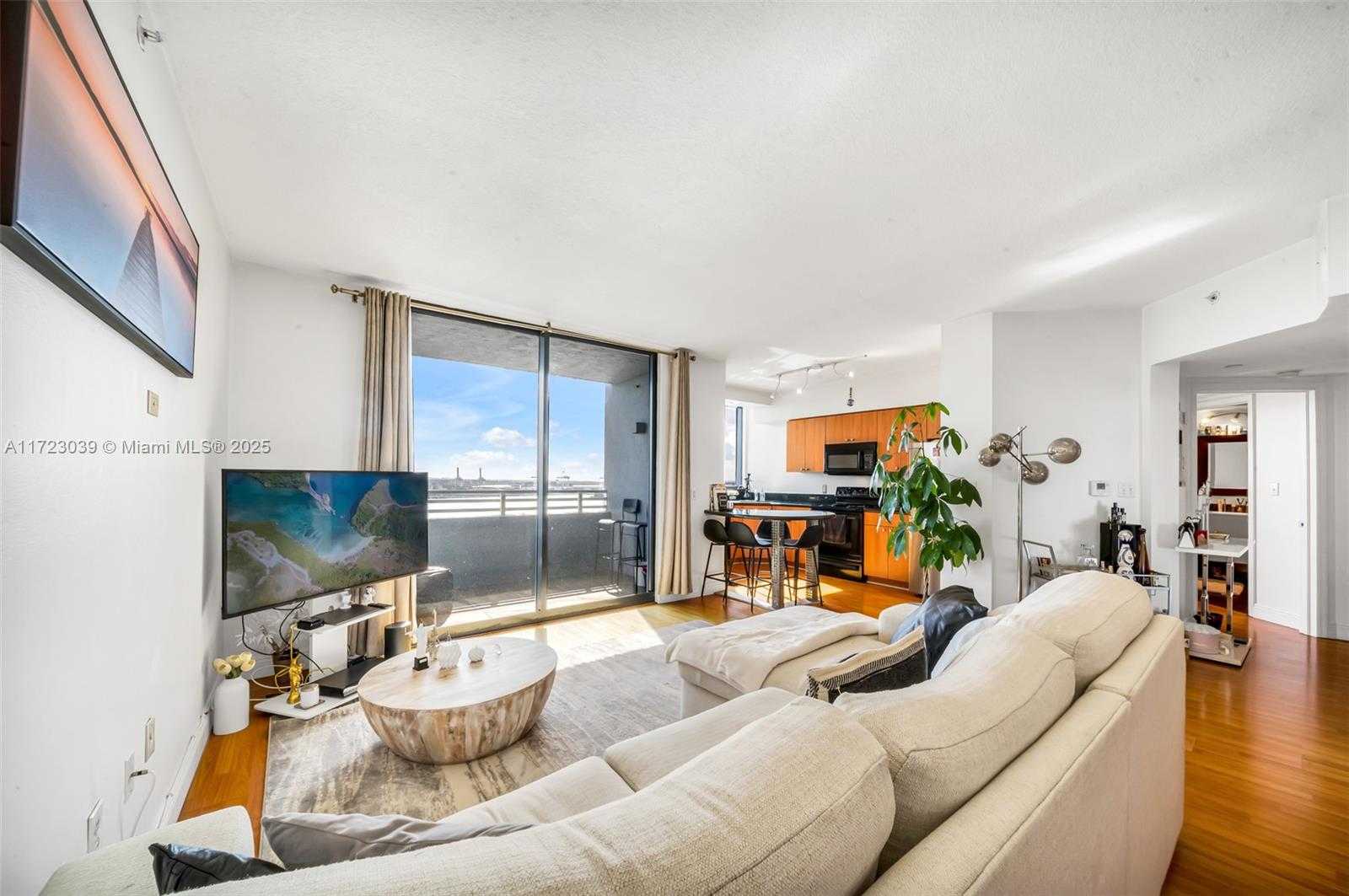 Small Image of 1330 WEST AVE #1904, Miami Beach Number 5