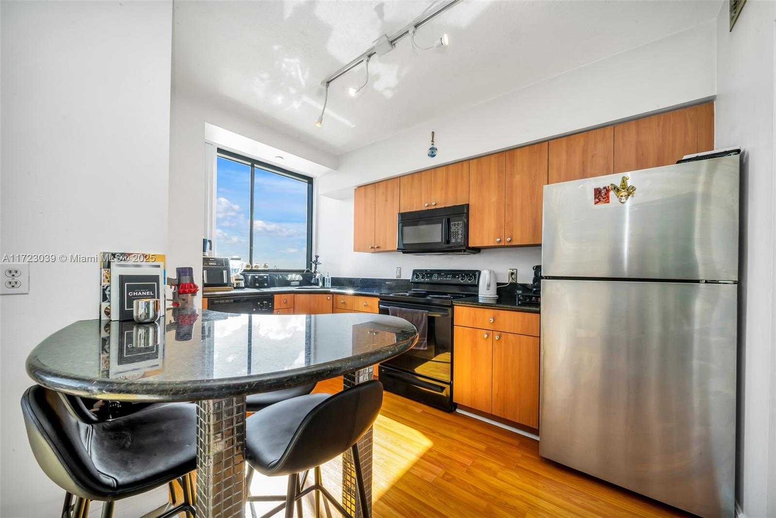 Small Image of 1330 WEST AVE #1904, Miami Beach Number 6