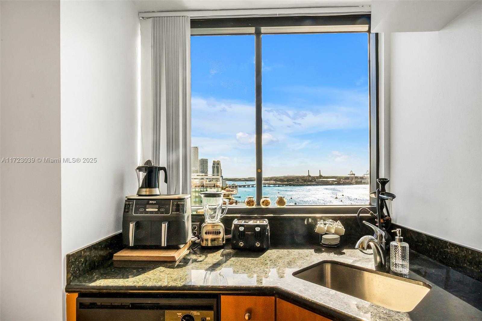 Small Image of 1330 WEST AVE #1904, Miami Beach Number 7