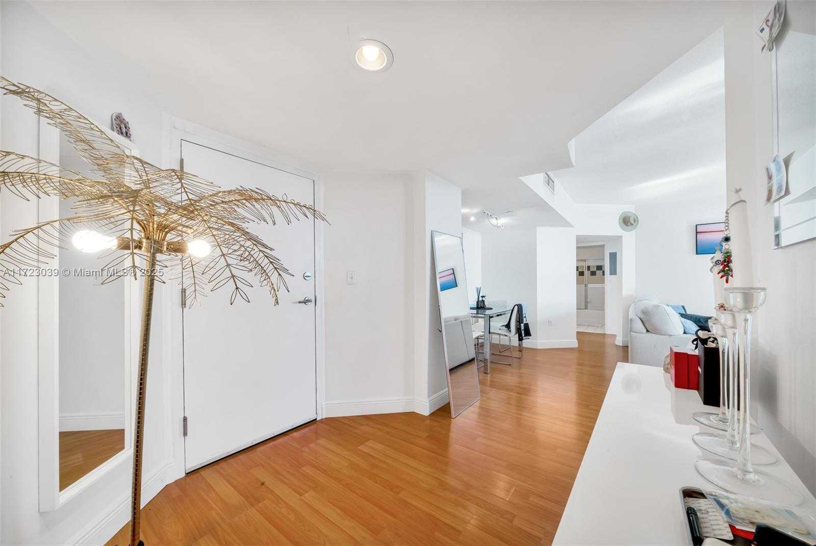 Small Image of 1330 WEST AVE #1904, Miami Beach Number 8