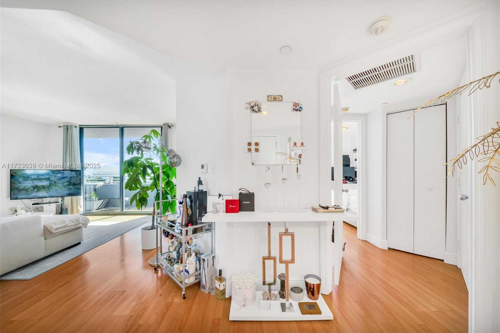 Small Image of 1330 WEST AVE #1904, Miami Beach Number 9