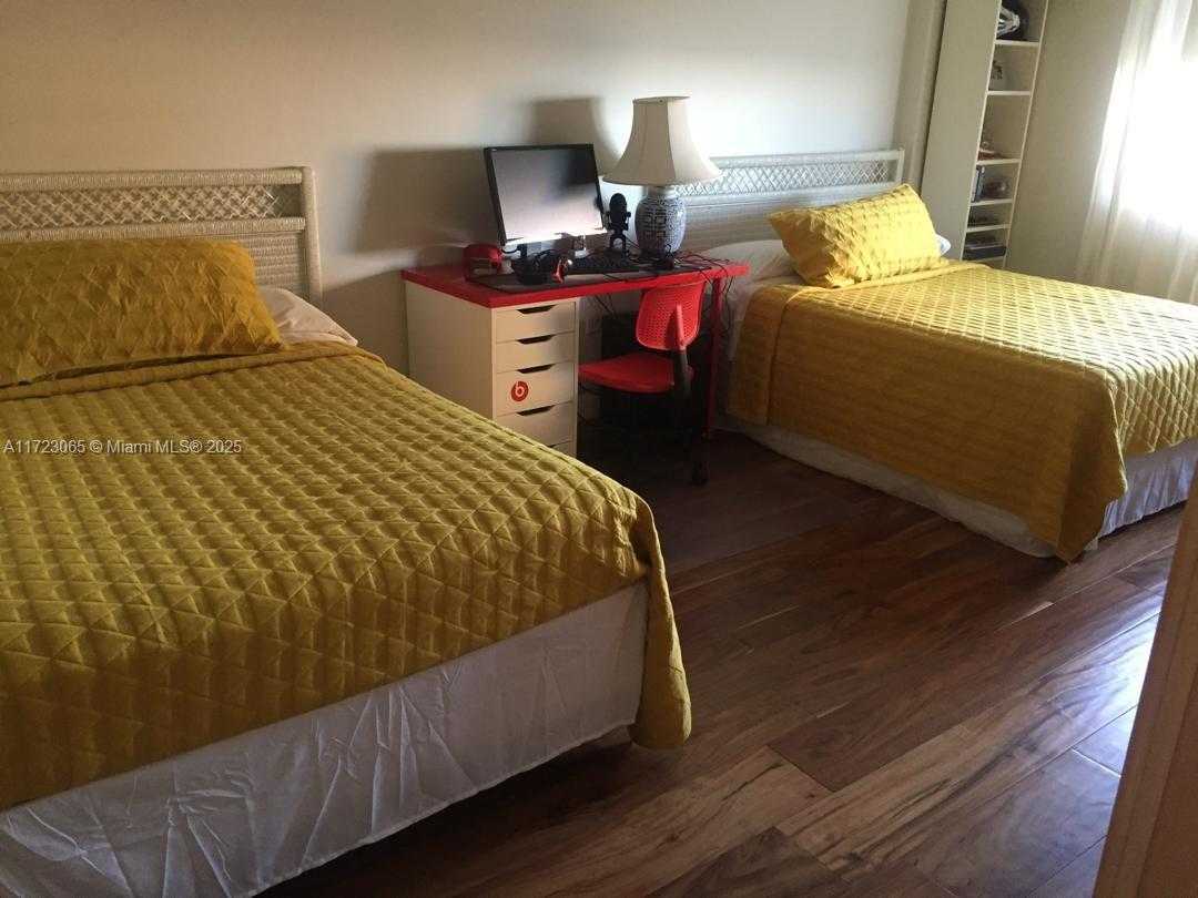 Small Image of 11111 BISCAYNE BLVD #7G, Miami Number 12