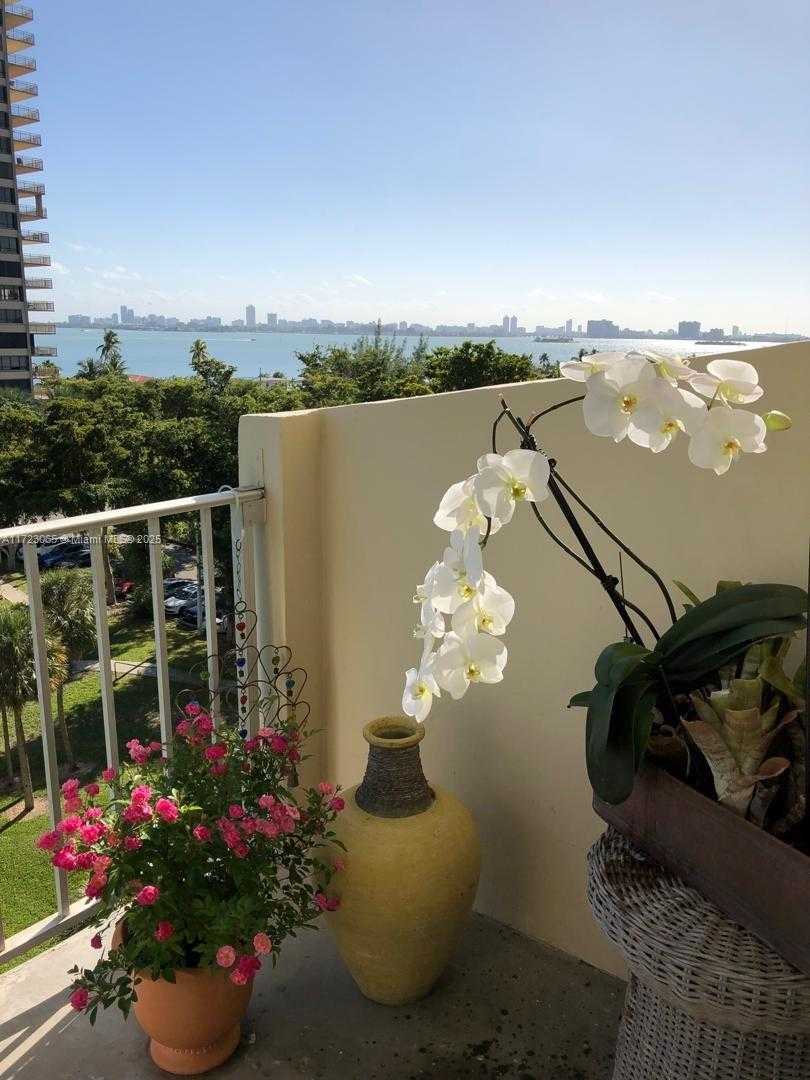Small Image of 11111 BISCAYNE BLVD #7G, Miami Number 6