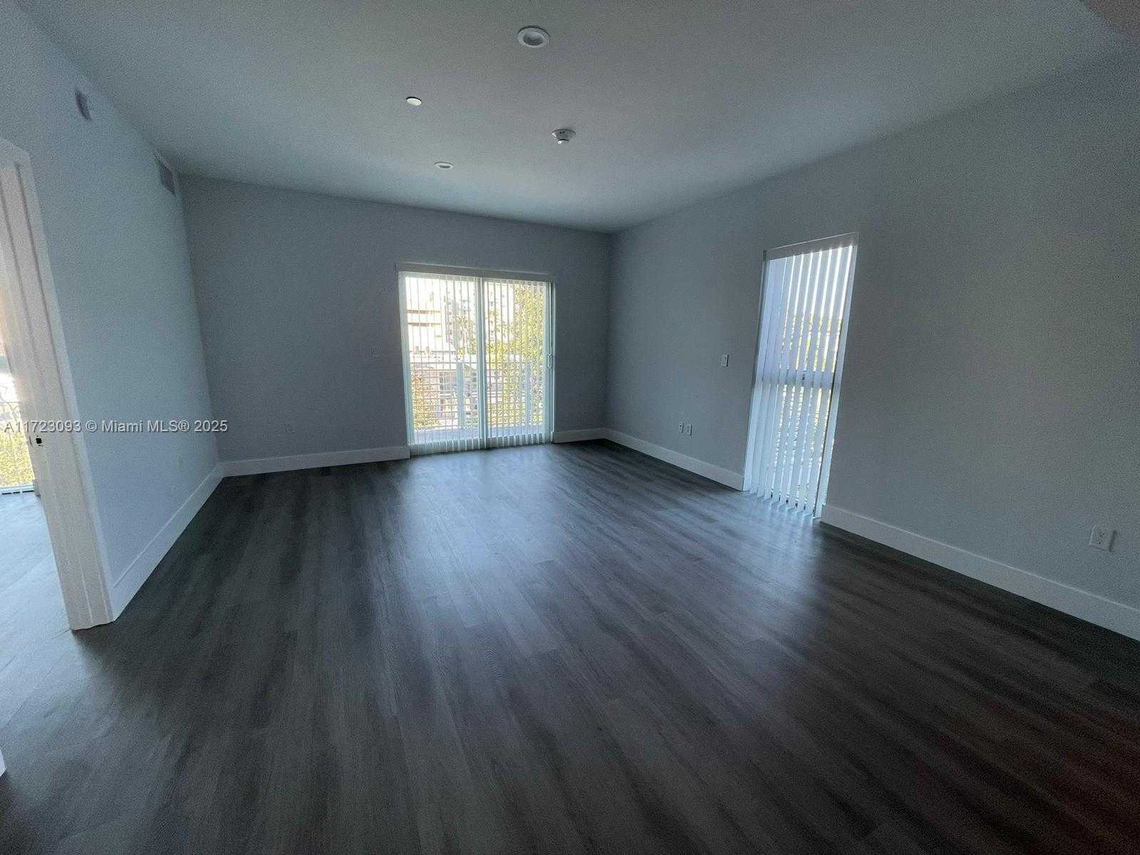 Small Image of 1938 JACKSON ST #301, Hollywood Number 13