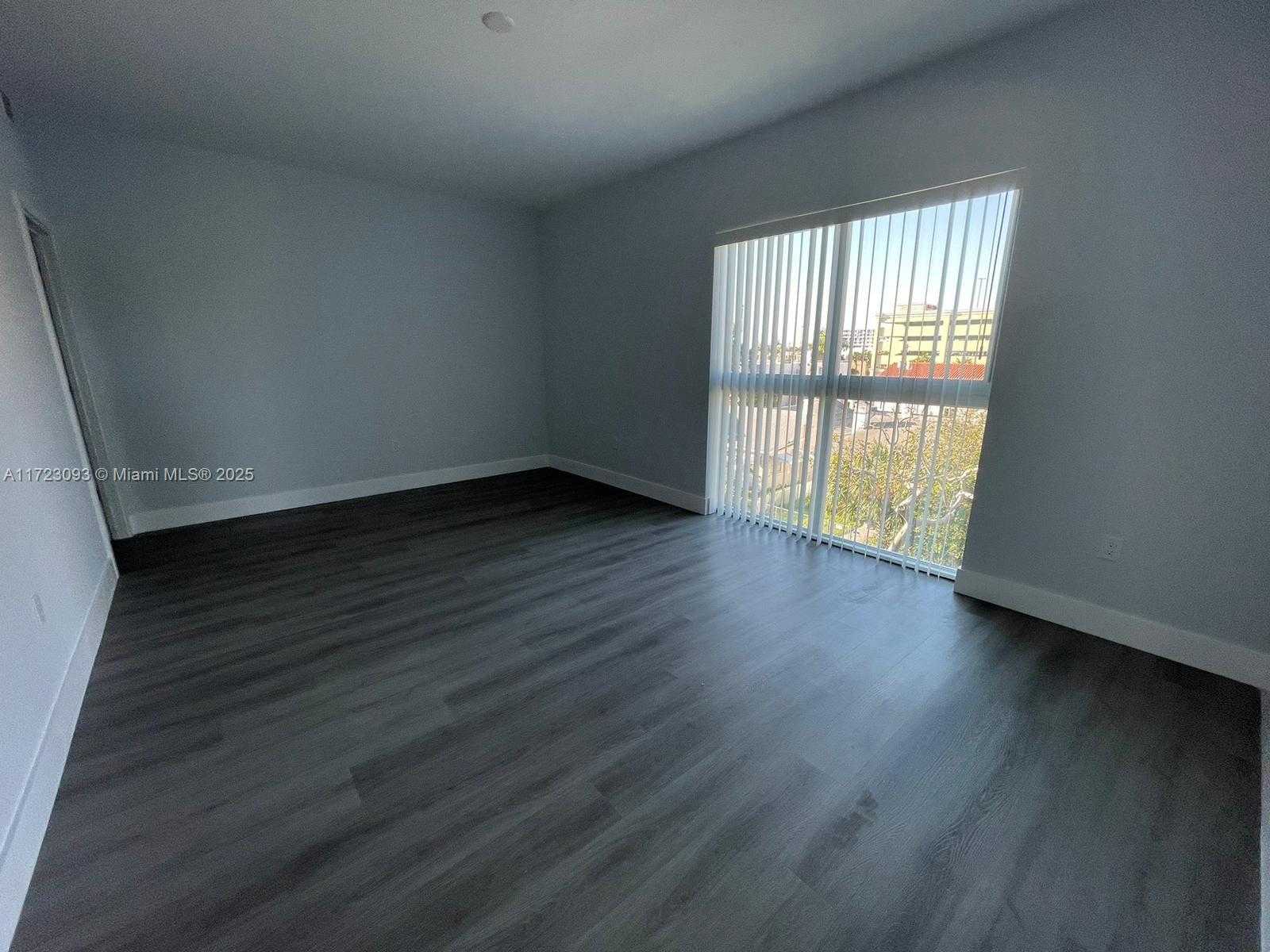 Small Image of 1938 JACKSON ST #301, Hollywood Number 16