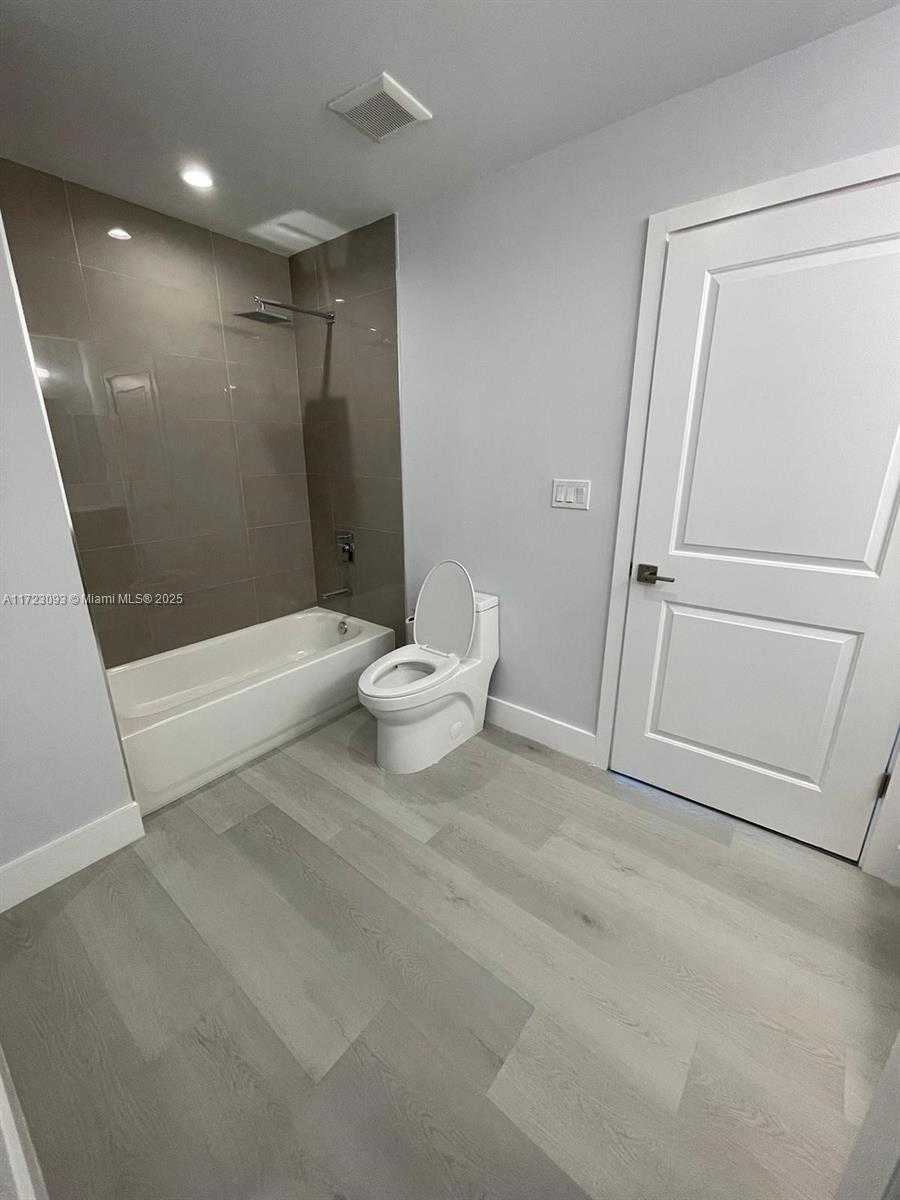 Small Image of 1938 JACKSON ST #301, Hollywood Number 17