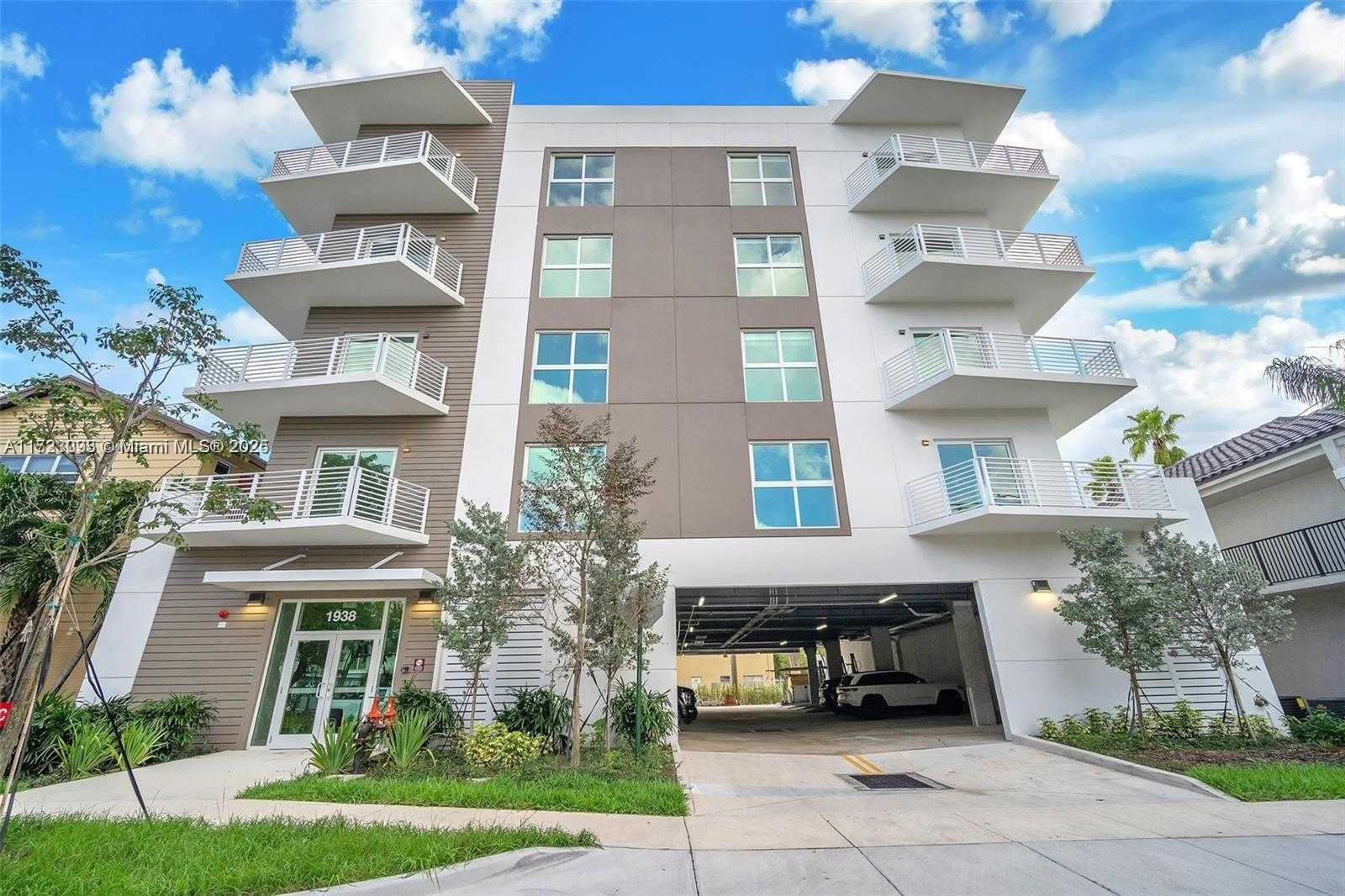 Small Image of 1938 JACKSON ST #301, Hollywood Number 2