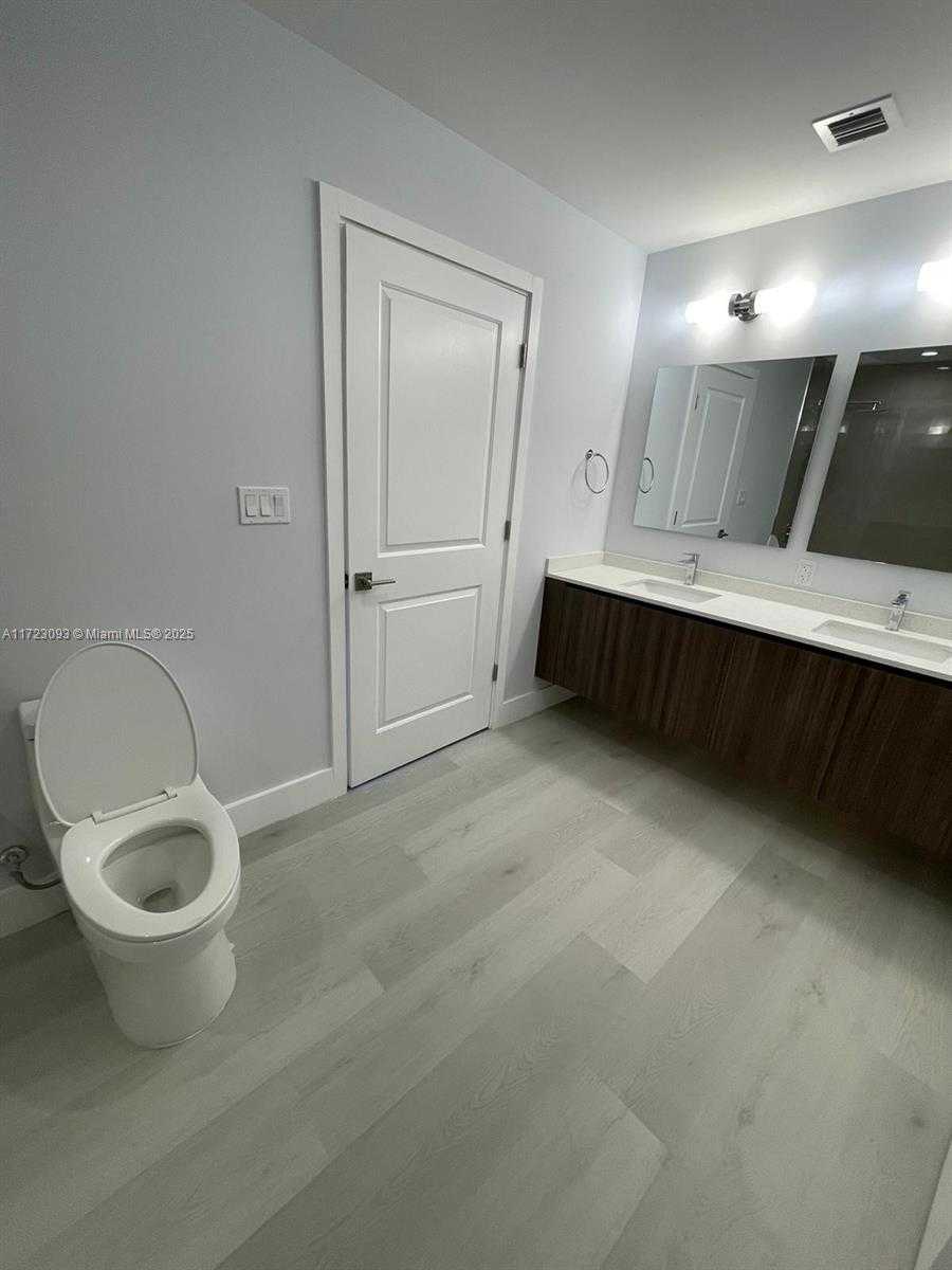 Small Image of 1938 JACKSON ST #301, Hollywood Number 23