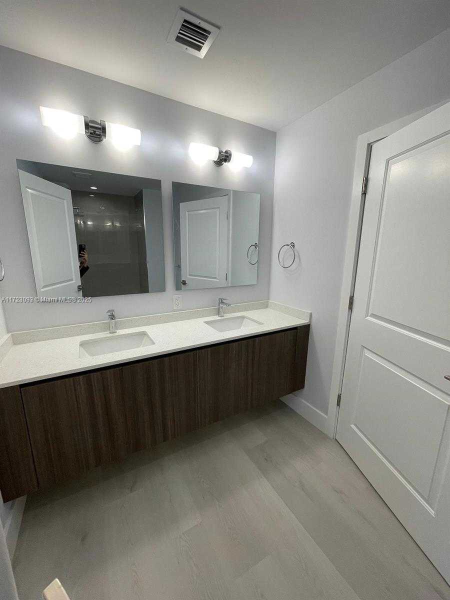 Small Image of 1938 JACKSON ST #301, Hollywood Number 7