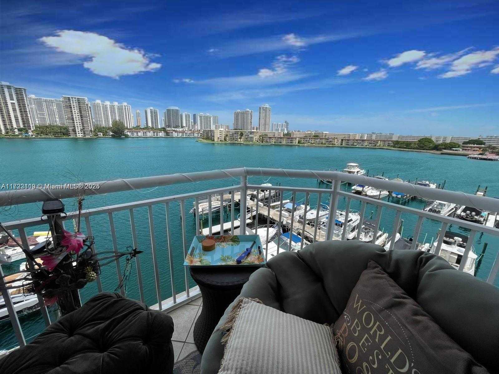 Small Image of 18081 BISCAYNE BLVD #505, Aventura Number 14