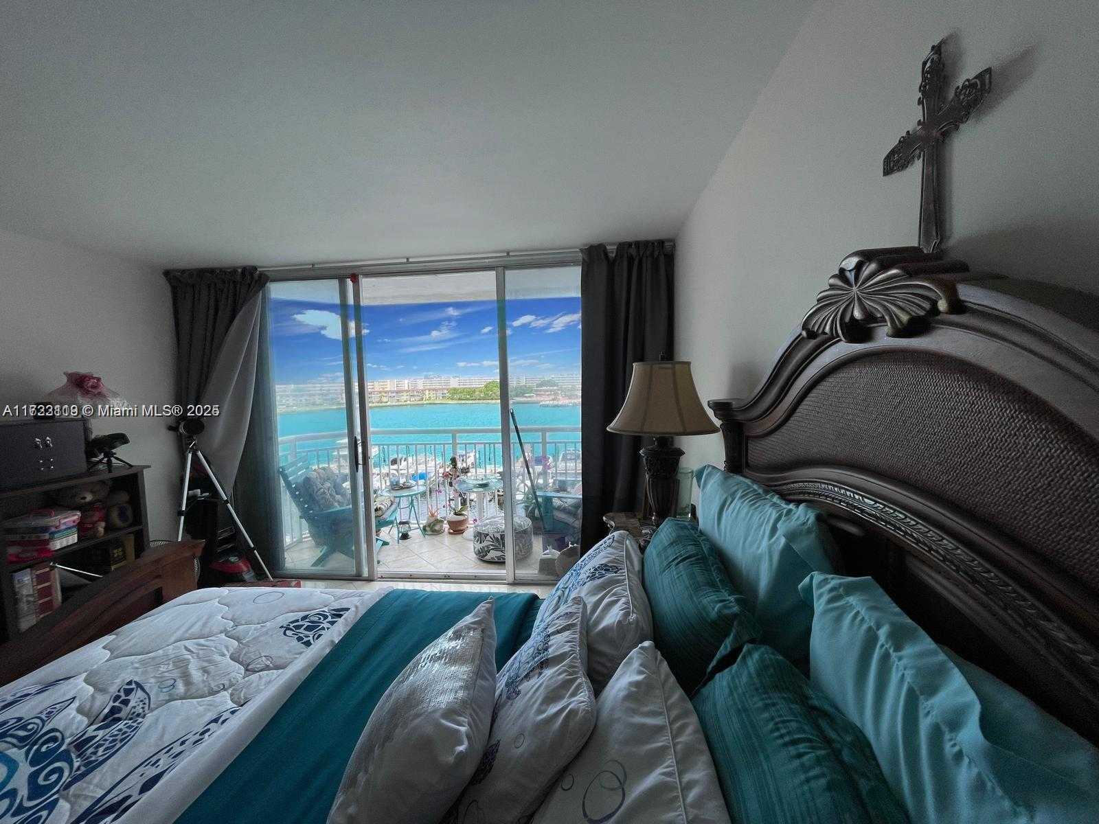 Small Image of 18081 BISCAYNE BLVD #505, Aventura Number 9