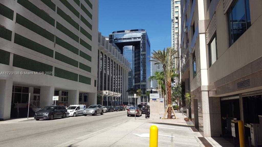 Small Image of 1200 BRICKELL BAY DR #2506, Miami Number 11